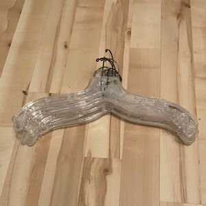 10 Clear Hangers